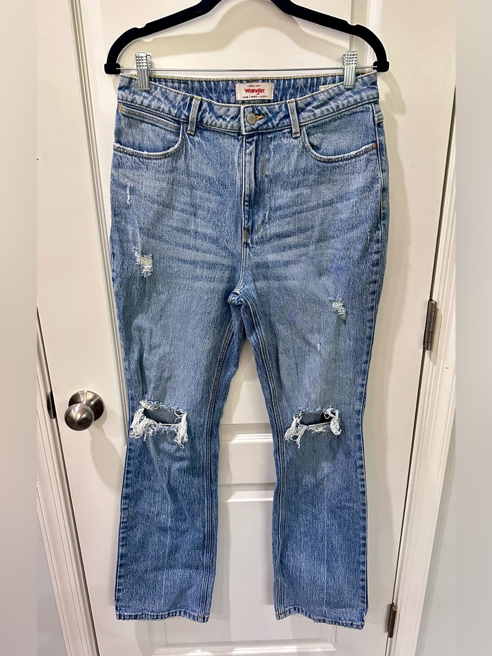 Wrangler Distressed Relaxed Straight Leg Jeans Size 10x32 Medium Wash